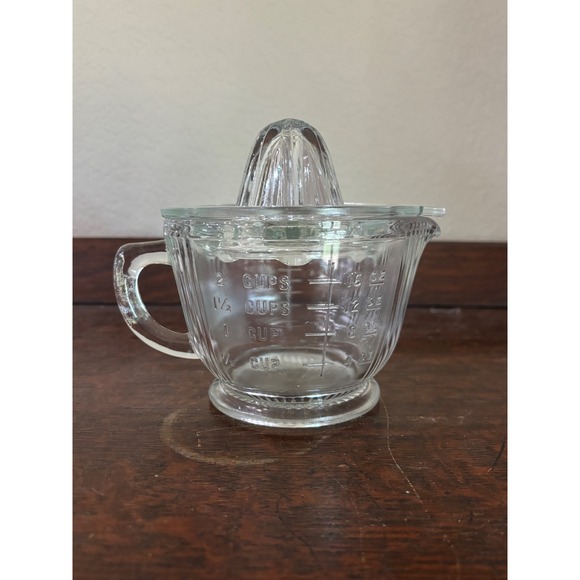 Vintage Clear Glass Citrus Juicer 2 Cup Measuring Pitcher Reamer 2 Piece Set - Picture 9 of 10